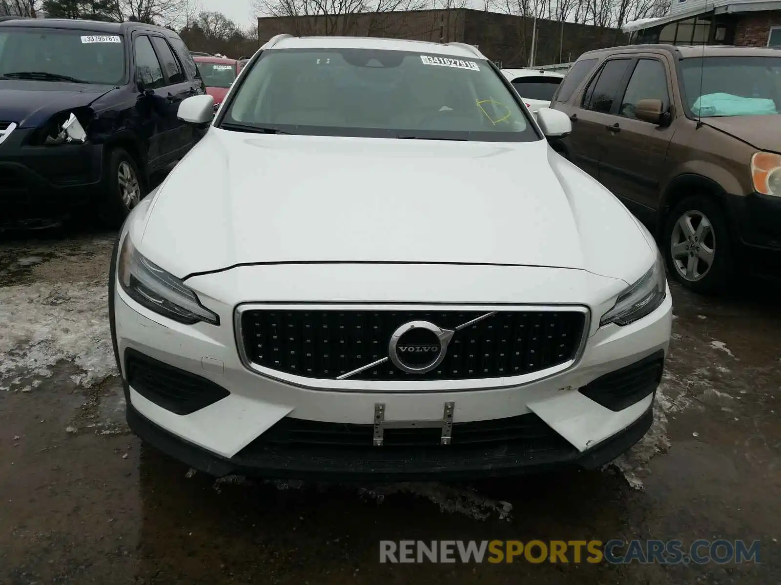 9 Photograph of a damaged car YV4102WK0L1049073 VOLVO V60 2020