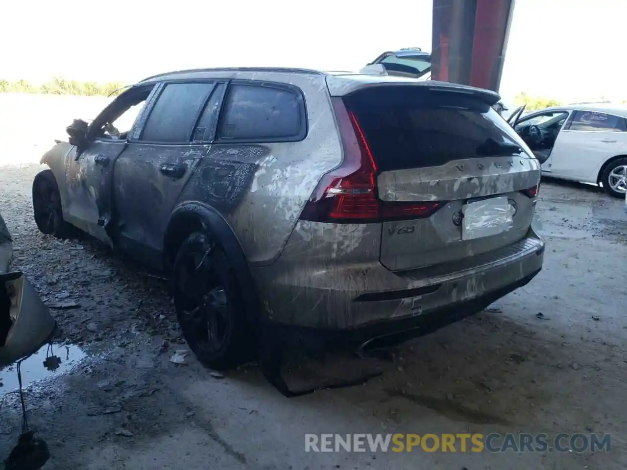 3 Photograph of a damaged car YV4102WK1L1048661 VOLVO V60 2020