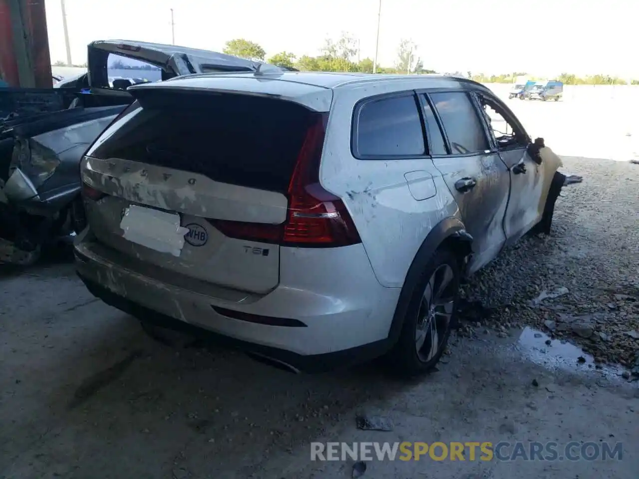 4 Photograph of a damaged car YV4102WK1L1048661 VOLVO V60 2020