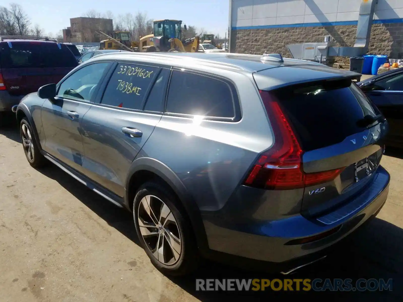 3 Photograph of a damaged car YV4102WK2L1037829 VOLVO V60 2020