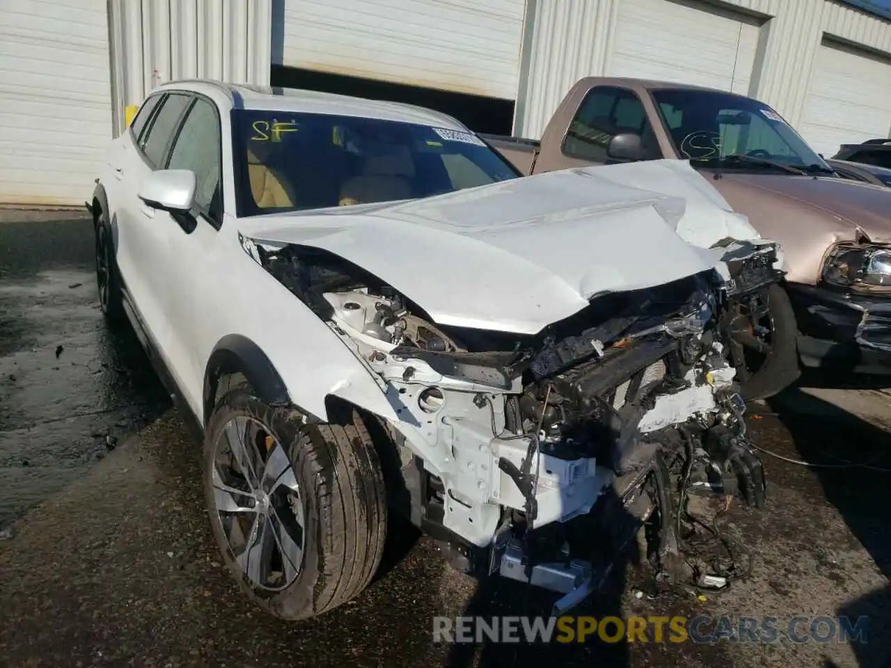 1 Photograph of a damaged car YV4102WK3L1034177 VOLVO V60 2020