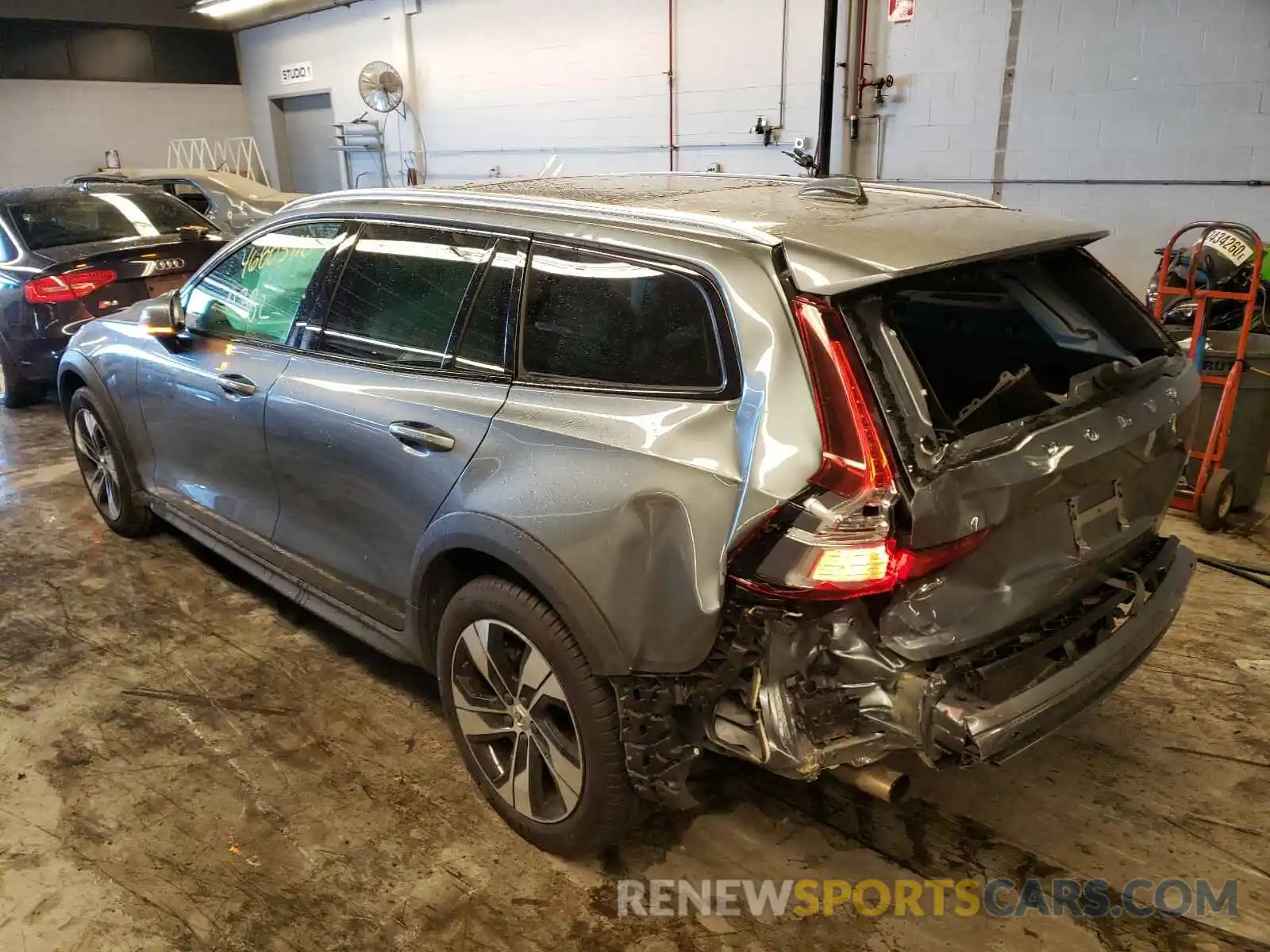 3 Photograph of a damaged car YV4102WK4L1041428 VOLVO V60 2020