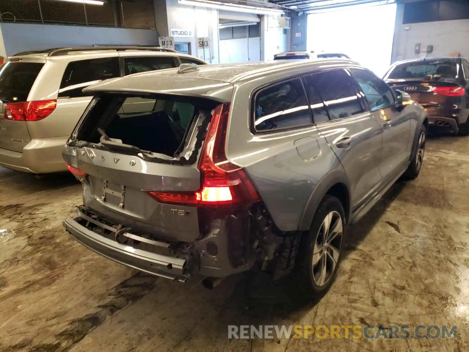 4 Photograph of a damaged car YV4102WK4L1041428 VOLVO V60 2020