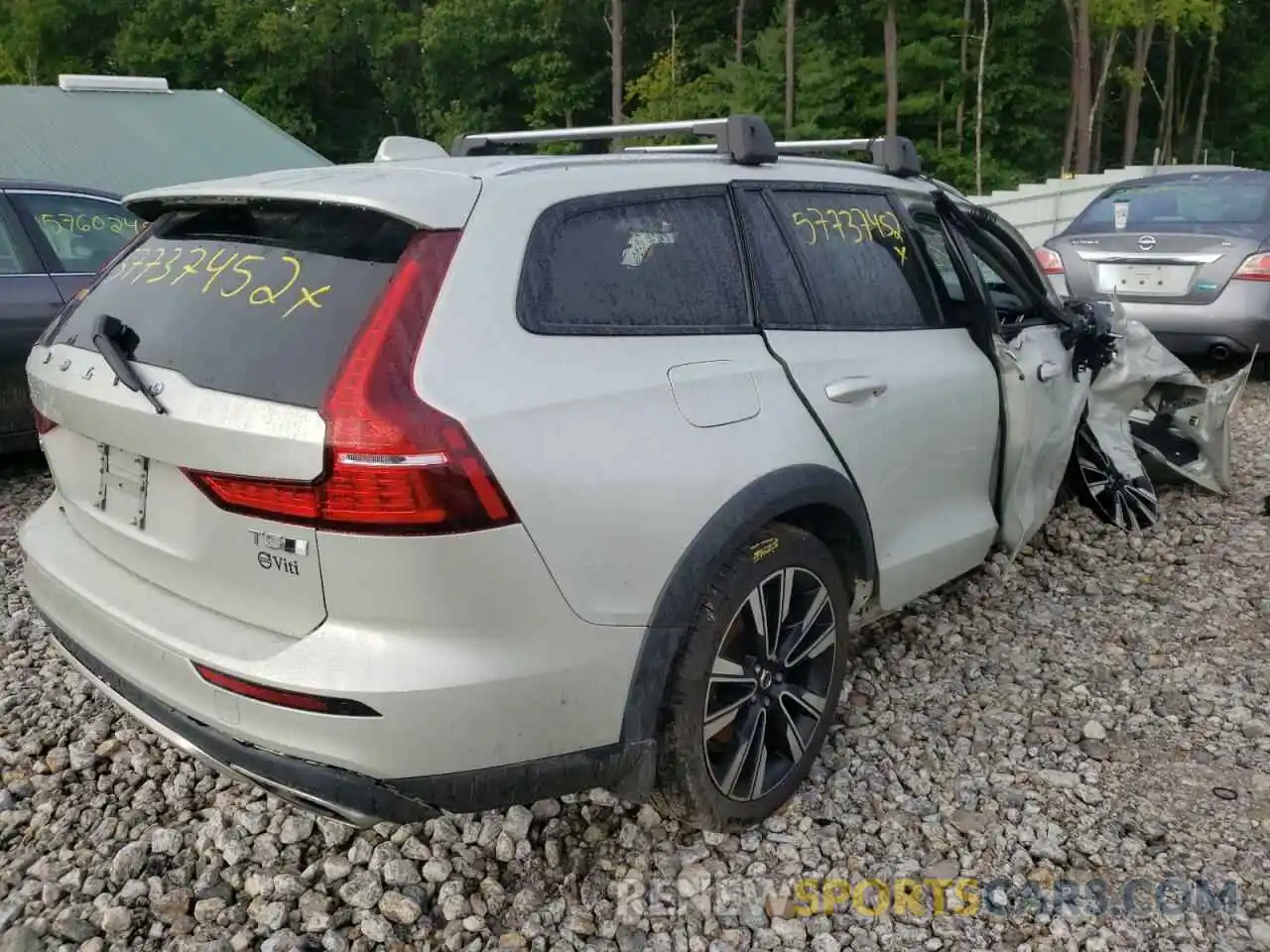 4 Photograph of a damaged car YV4102WK5L1030678 VOLVO V60 2020