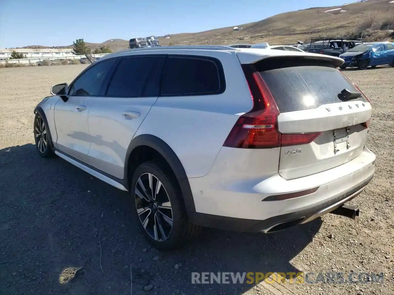 3 Photograph of a damaged car YV4102WK5L1031216 VOLVO V60 2020