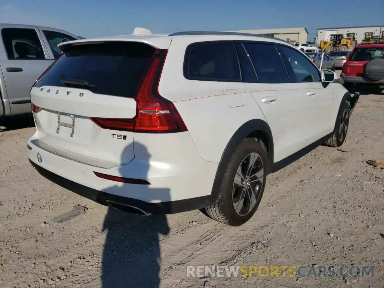 4 Photograph of a damaged car YV4102WK5L1034665 VOLVO V60 2020