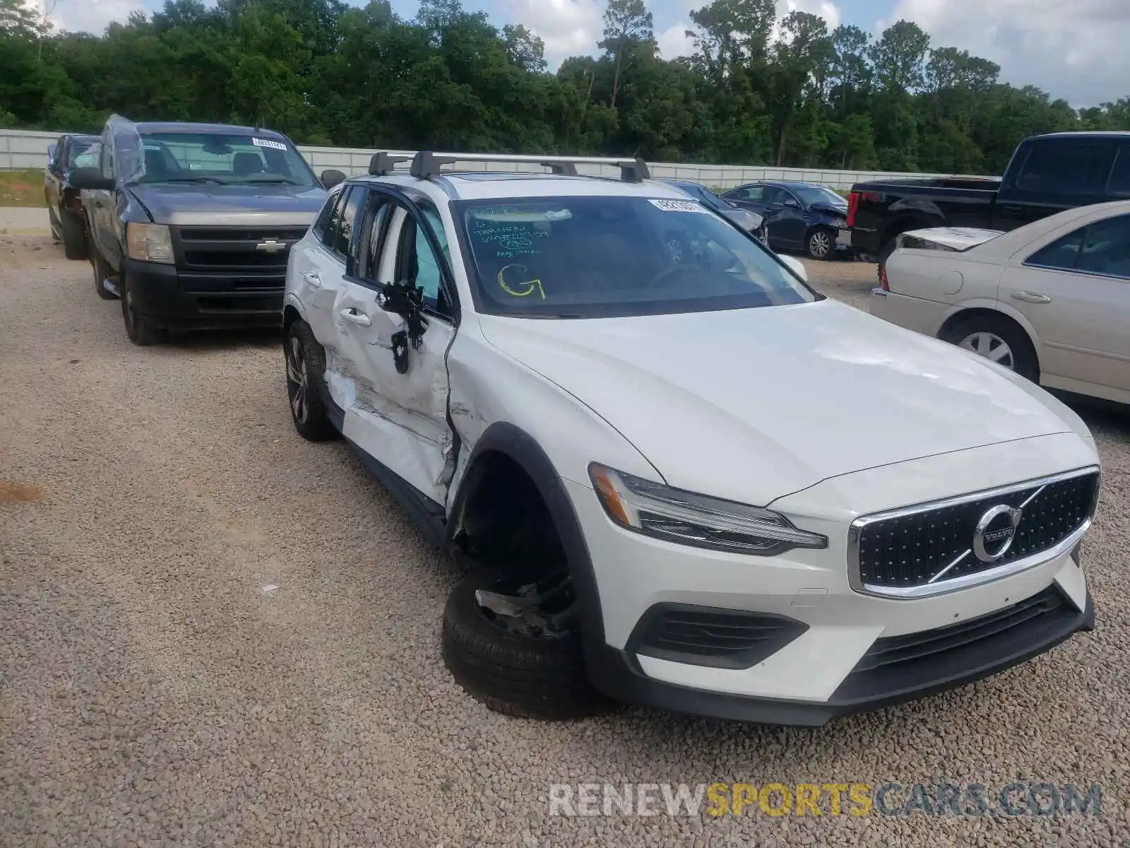 1 Photograph of a damaged car YV4102WK5L1037159 VOLVO V60 2020