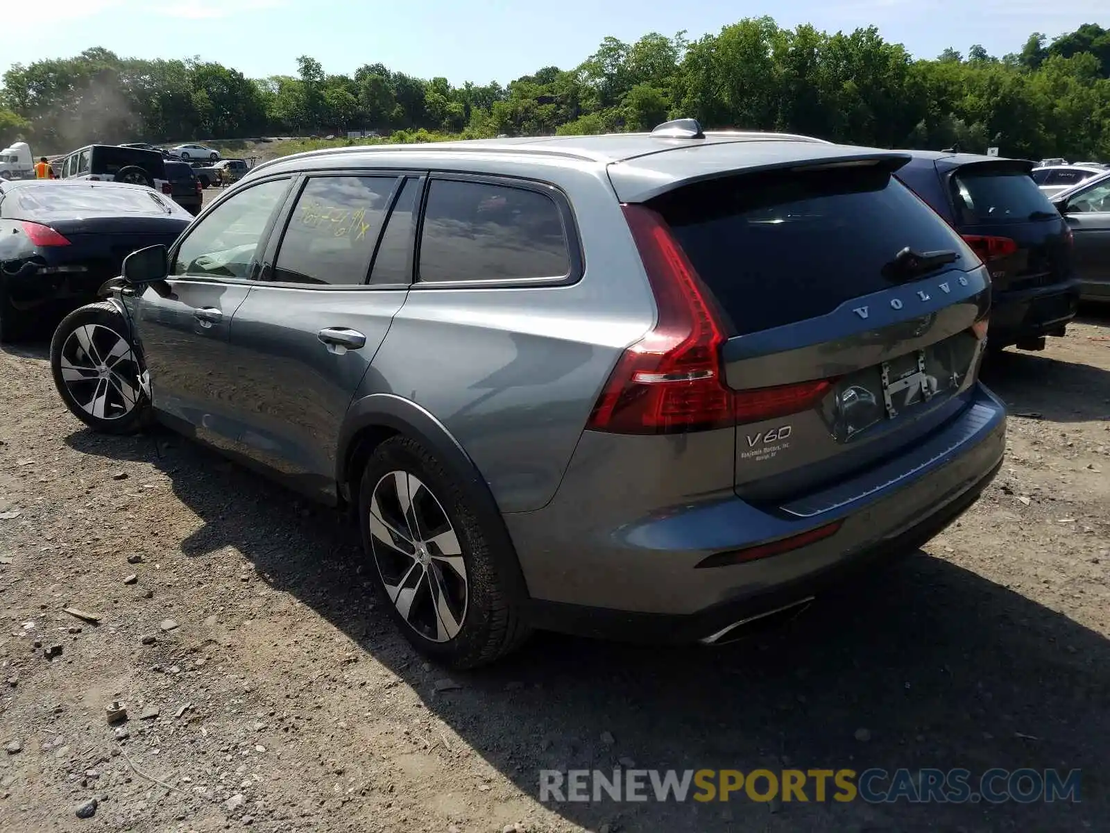 3 Photograph of a damaged car YV4102WK6L1042550 VOLVO V60 2020