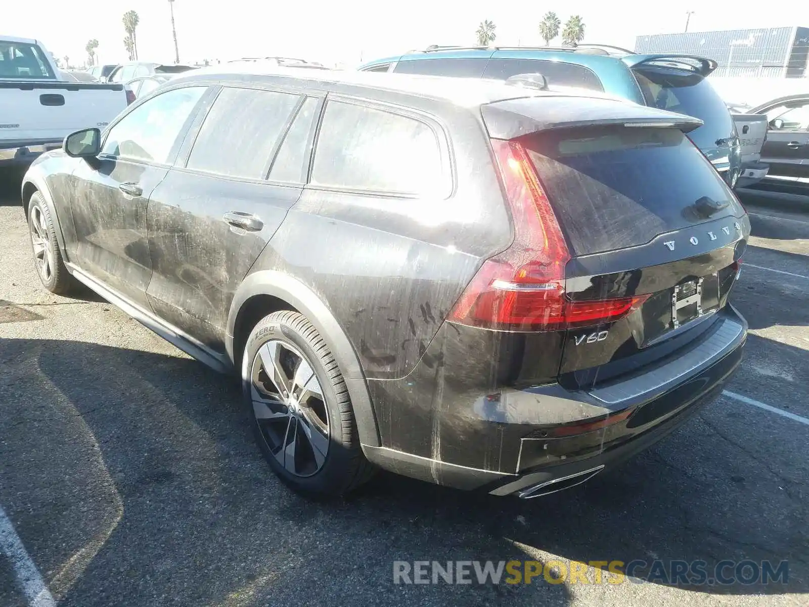 3 Photograph of a damaged car YV4102WK6L1043956 VOLVO V60 2020