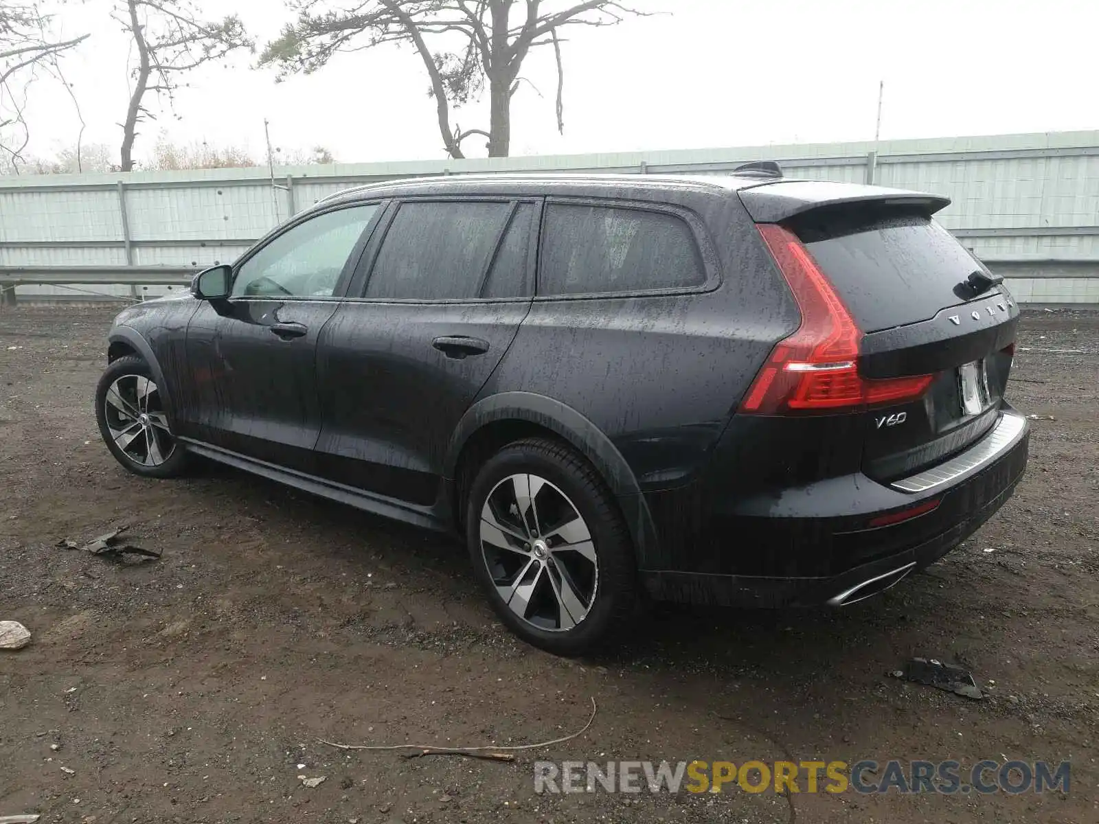 3 Photograph of a damaged car YV4102WK6L1046307 VOLVO V60 2020