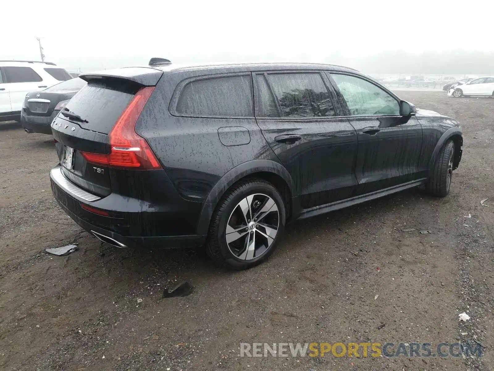 4 Photograph of a damaged car YV4102WK6L1046307 VOLVO V60 2020