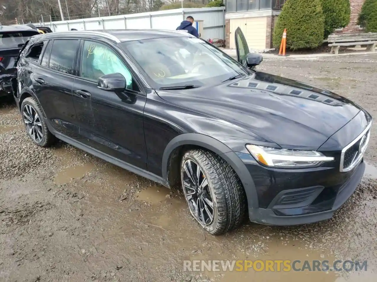 1 Photograph of a damaged car YV4102WK6L1046842 VOLVO V60 2020