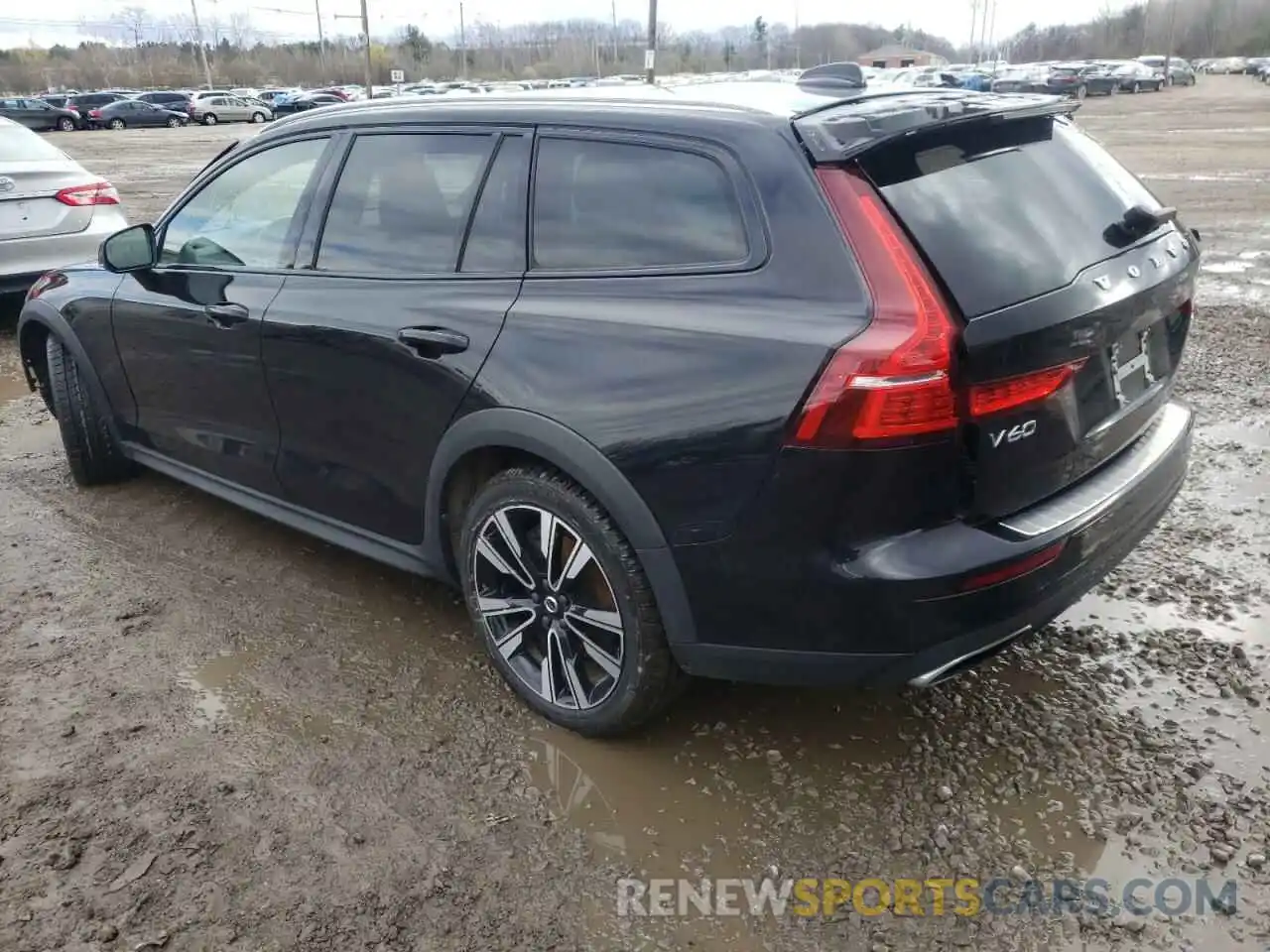 3 Photograph of a damaged car YV4102WK6L1046842 VOLVO V60 2020