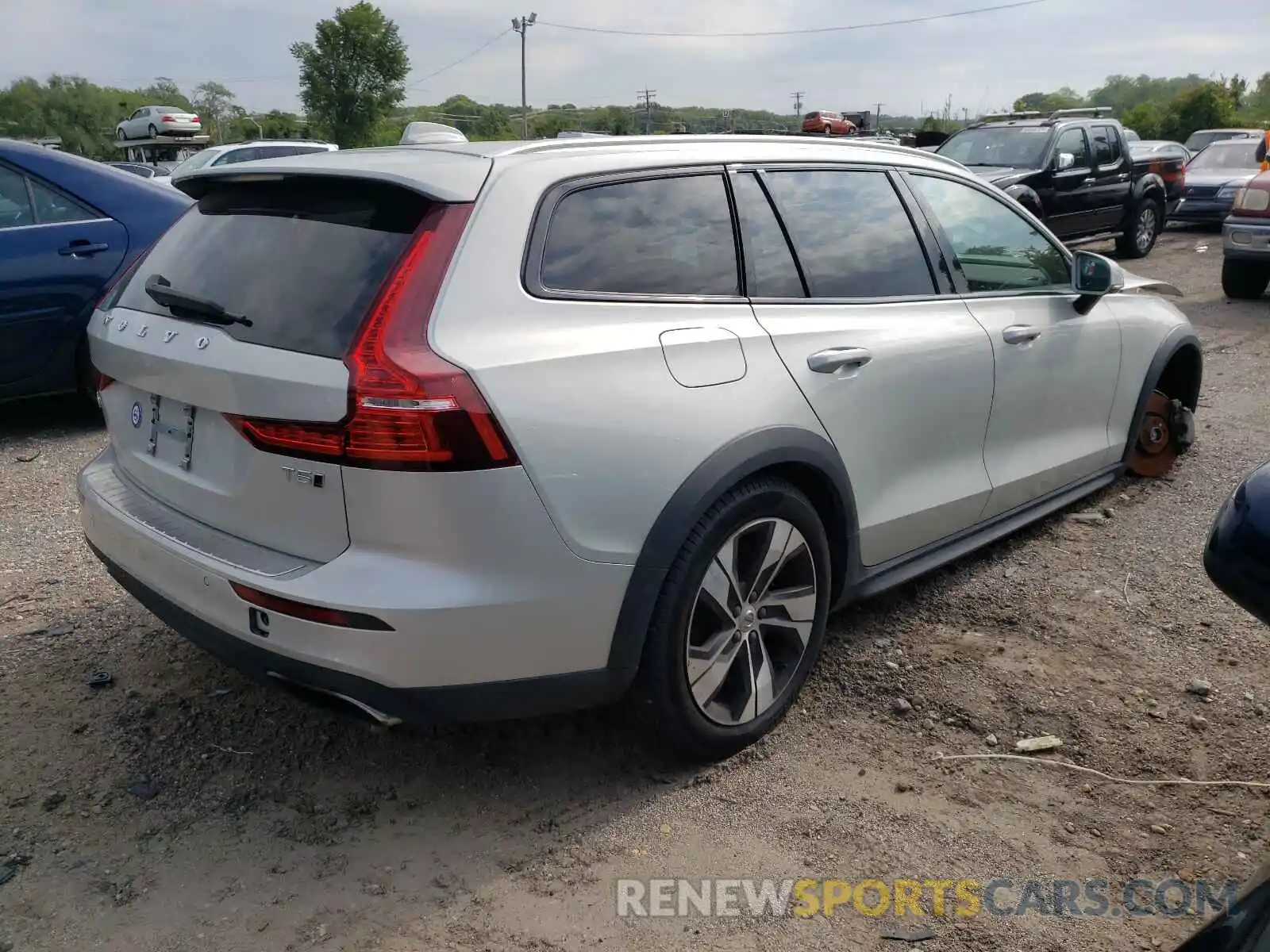 4 Photograph of a damaged car YV4102WK7L1036496 VOLVO V60 2020