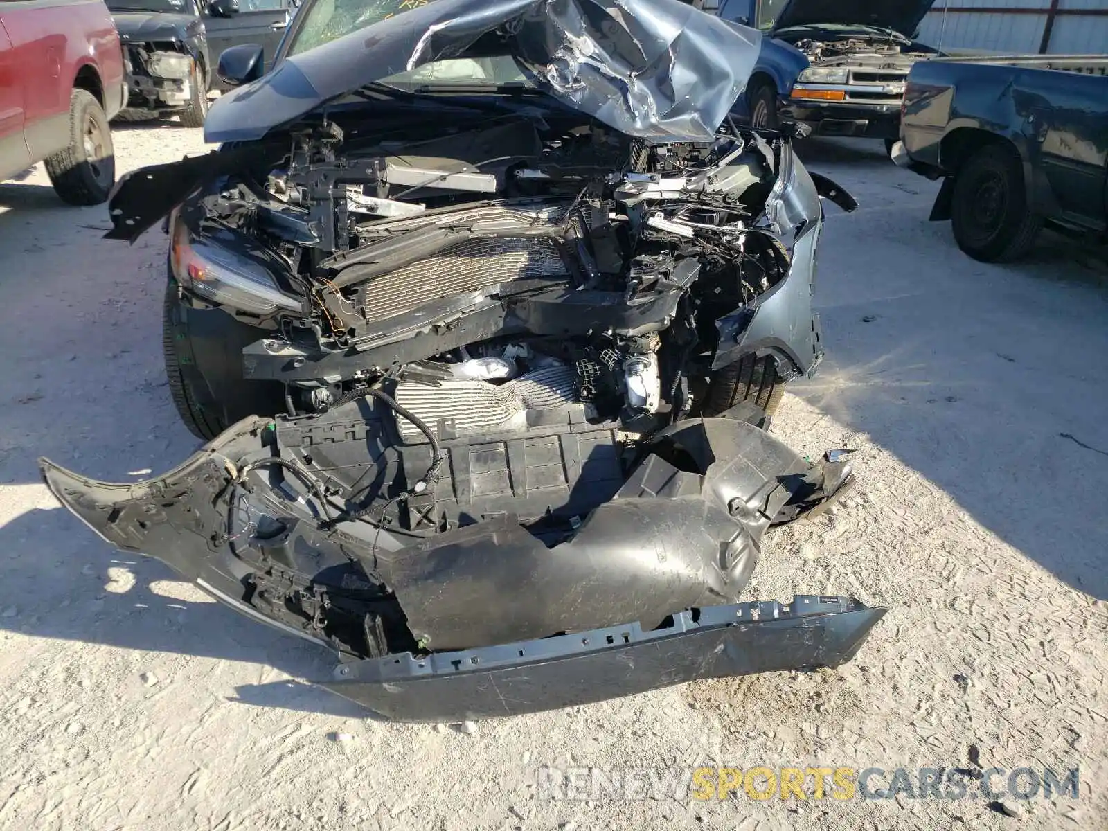 9 Photograph of a damaged car YV4102WK7L1048390 VOLVO V60 2020