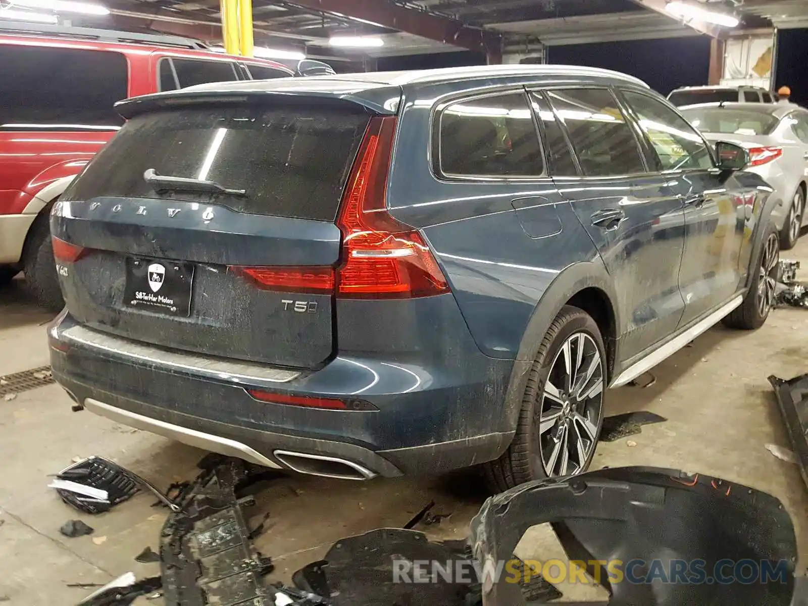 4 Photograph of a damaged car YV4102WK8L1031145 VOLVO V60 2020