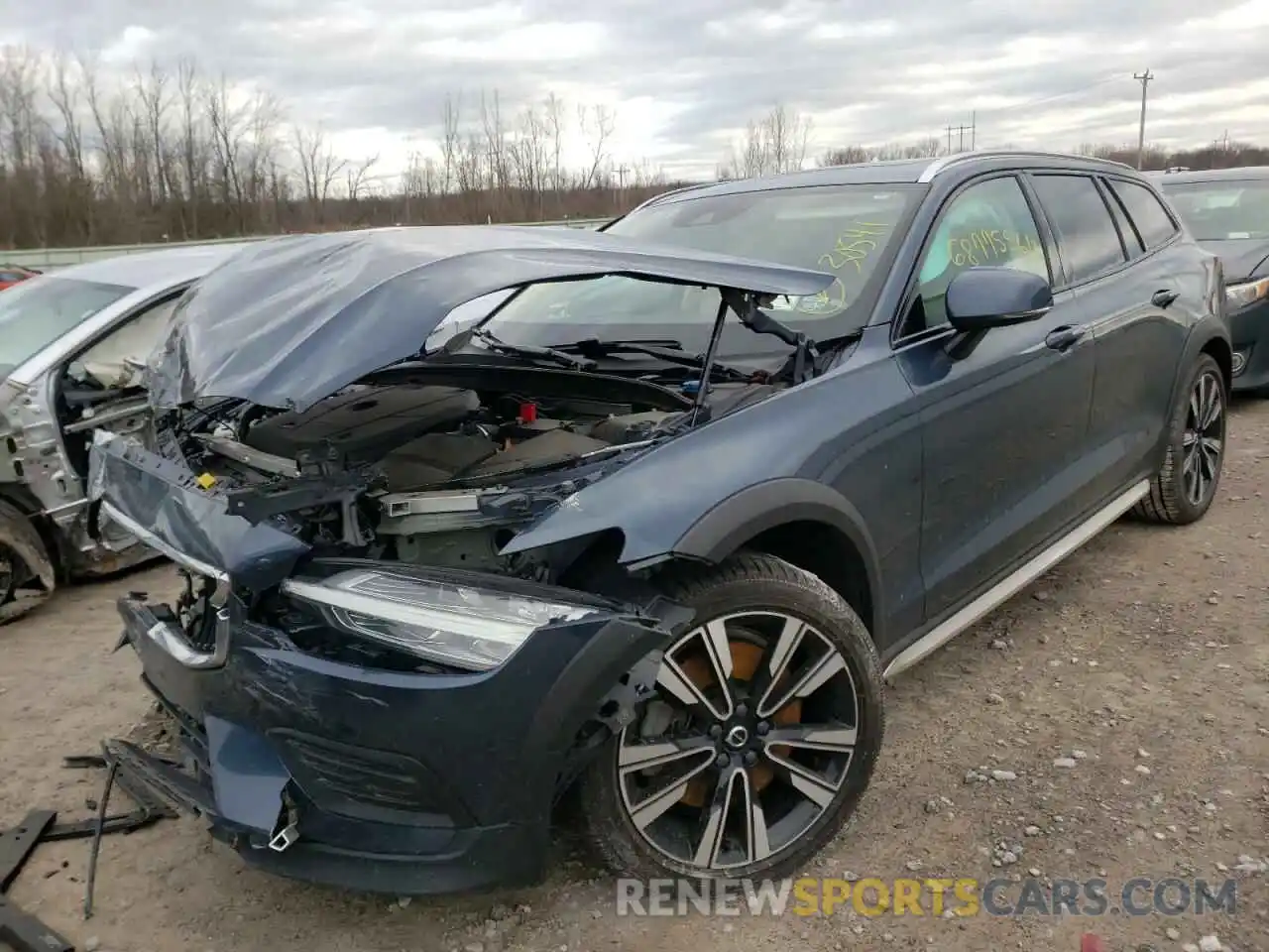 2 Photograph of a damaged car YV4102WK8L1031193 VOLVO V60 2020