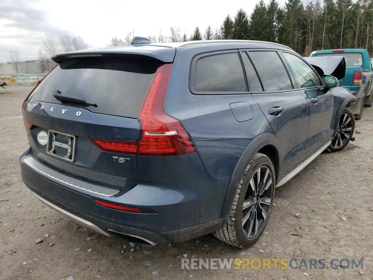 4 Photograph of a damaged car YV4102WK8L1031193 VOLVO V60 2020