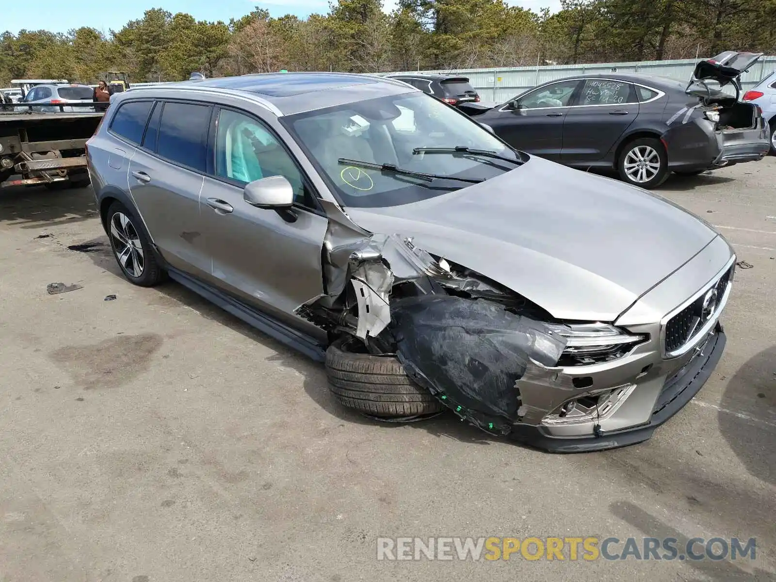 1 Photograph of a damaged car YV4102WK8L1046308 VOLVO V60 2020