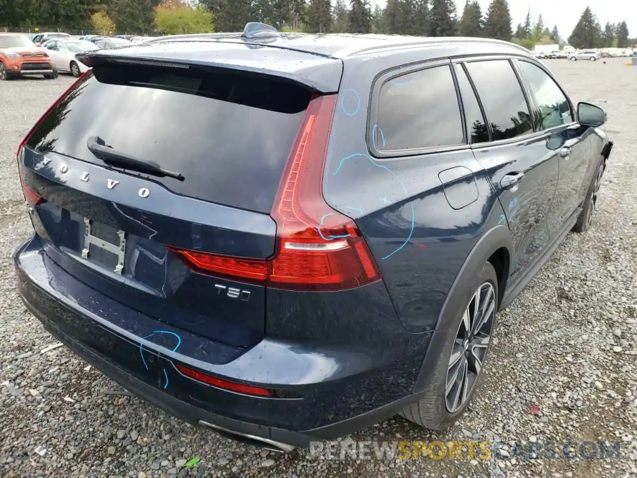 4 Photograph of a damaged car YV4102WK9L1038640 VOLVO V60 2020