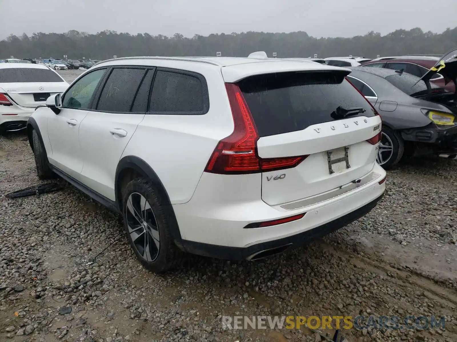 3 Photograph of a damaged car YV4102WK9L1041554 VOLVO V60 2020