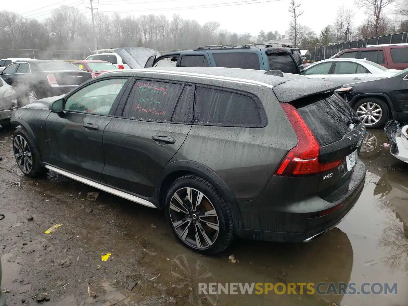 3 Photograph of a damaged car YV4102WK9L1047242 VOLVO V60 2020