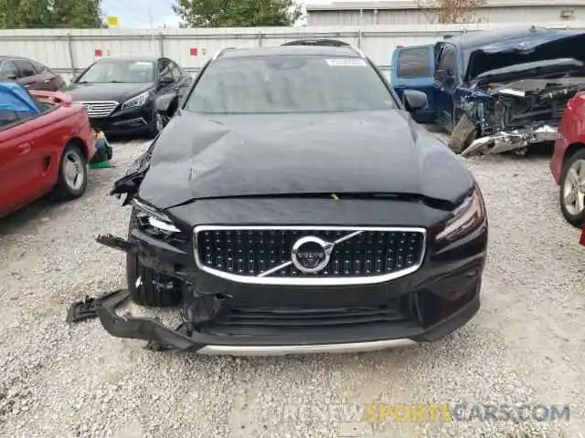 5 Photograph of a damaged car YV4102WKXL1031034 VOLVO V60 2020