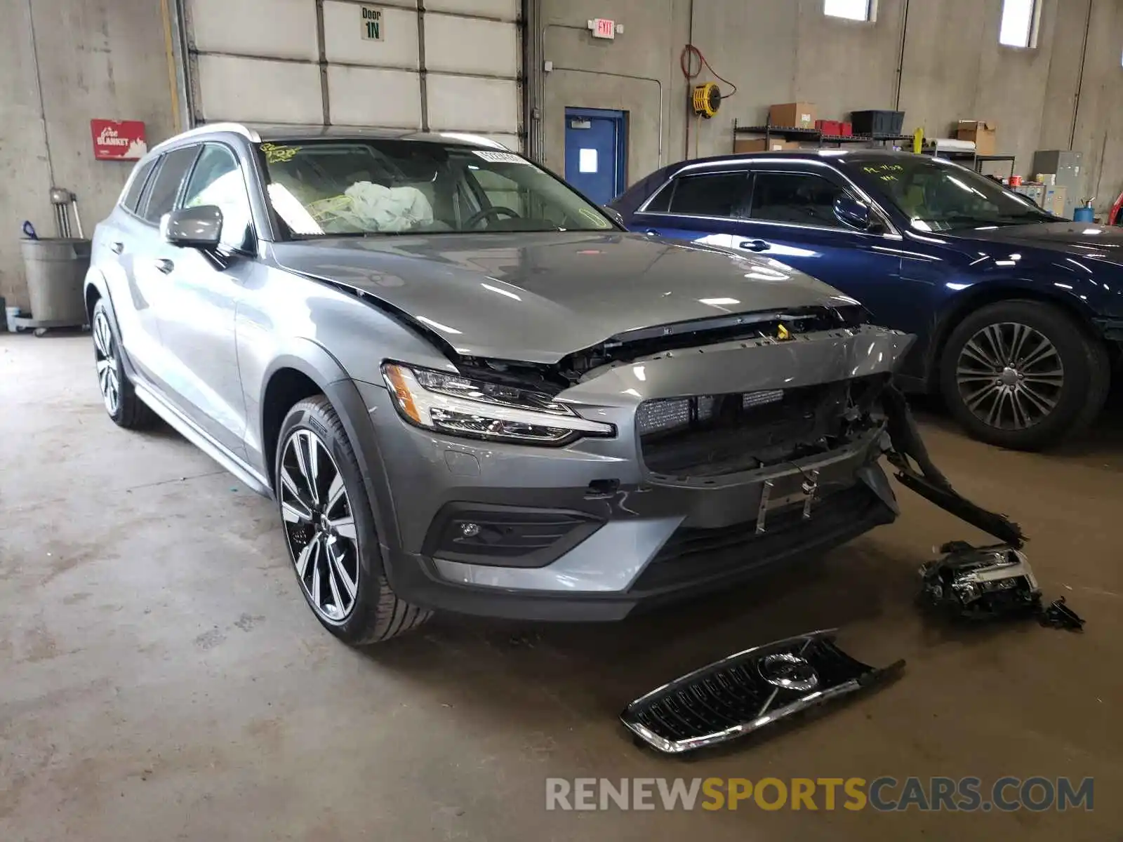 1 Photograph of a damaged car YV4102WKXL1038789 VOLVO V60 2020