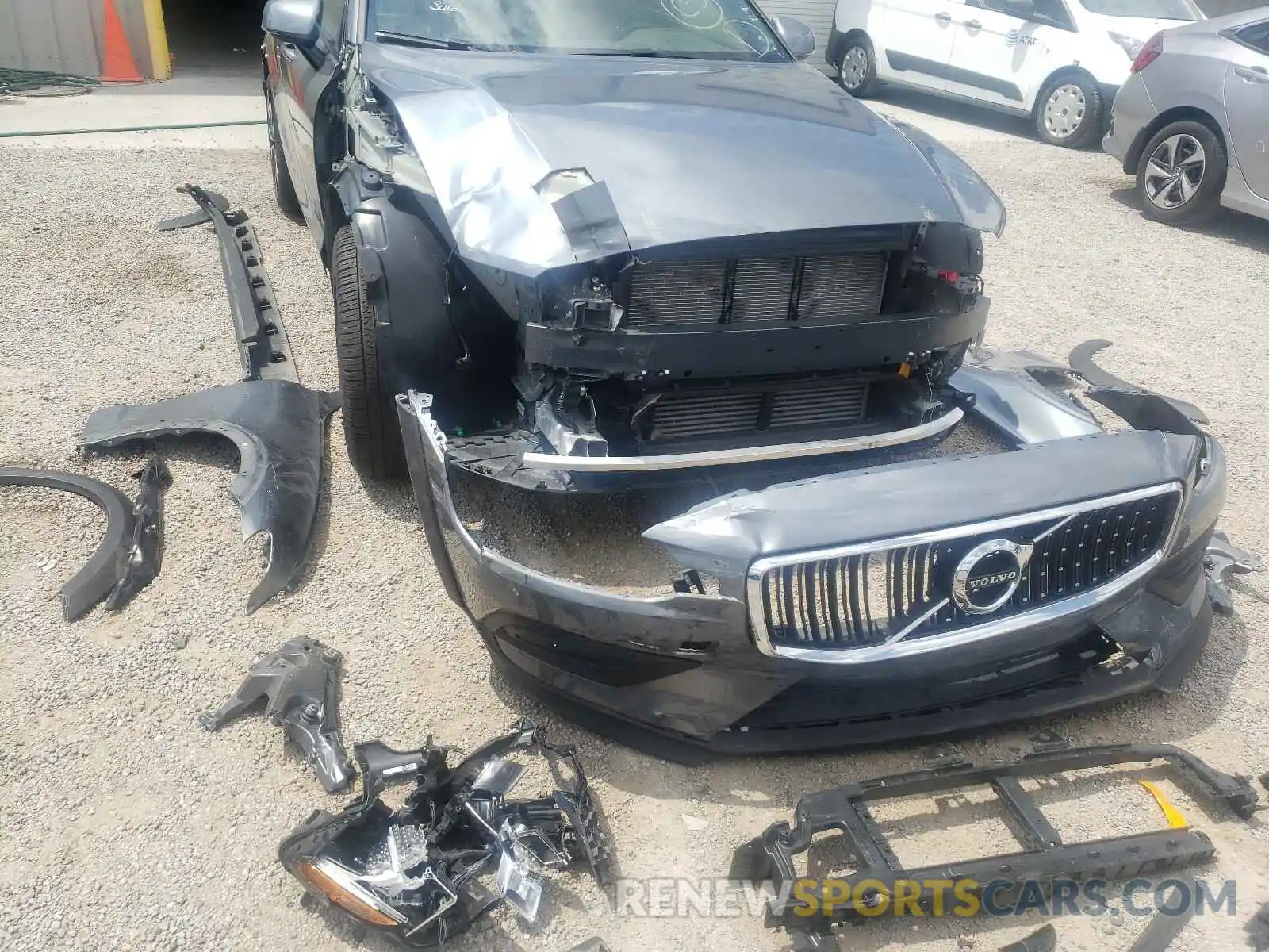 9 Фотография поврежденного автомобиля YV4102WKXL1040896 VOLVO V60 2020