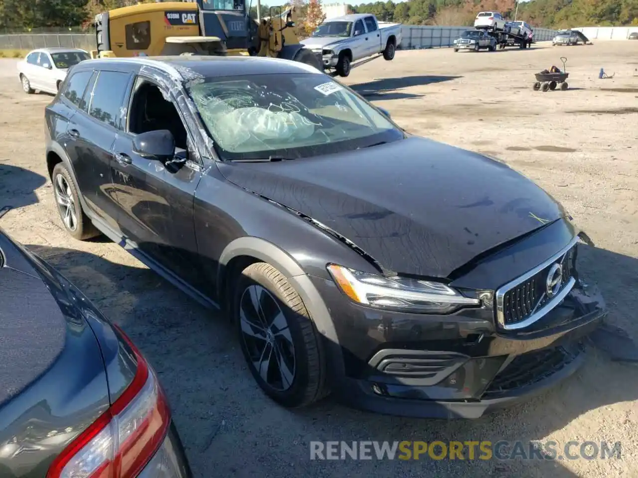 1 Photograph of a damaged car YV4102WKXL1047380 VOLVO V60 2020