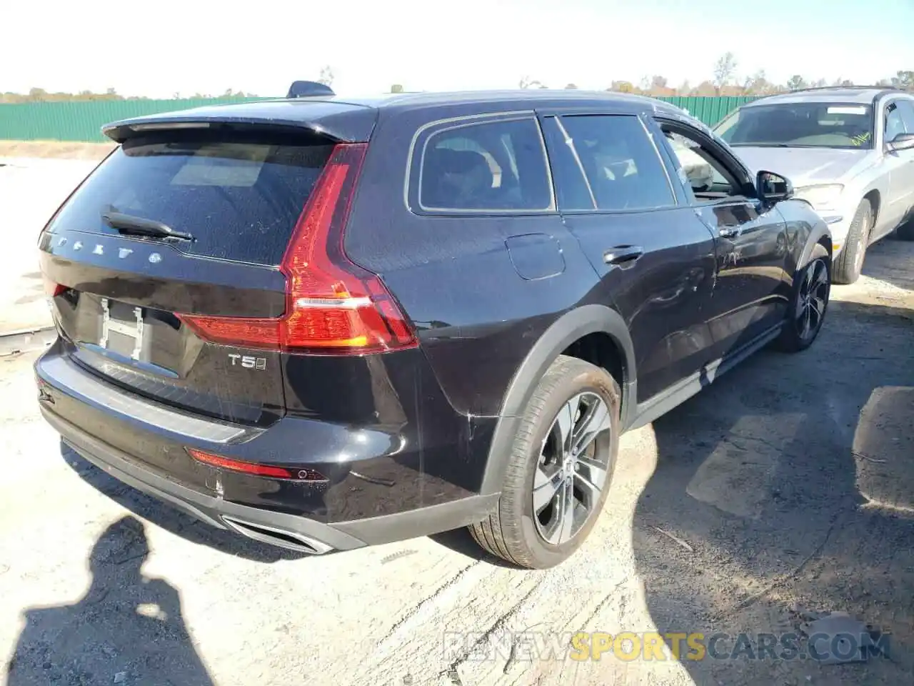 4 Photograph of a damaged car YV4102WKXL1047380 VOLVO V60 2020