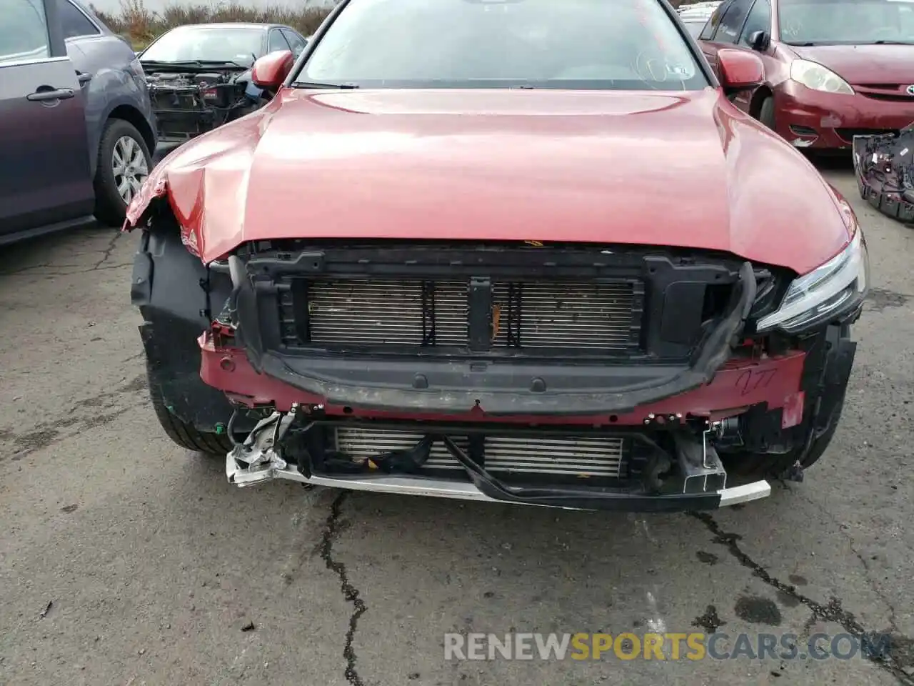 9 Photograph of a damaged car YV4102WK0M1076582 VOLVO V60 2021