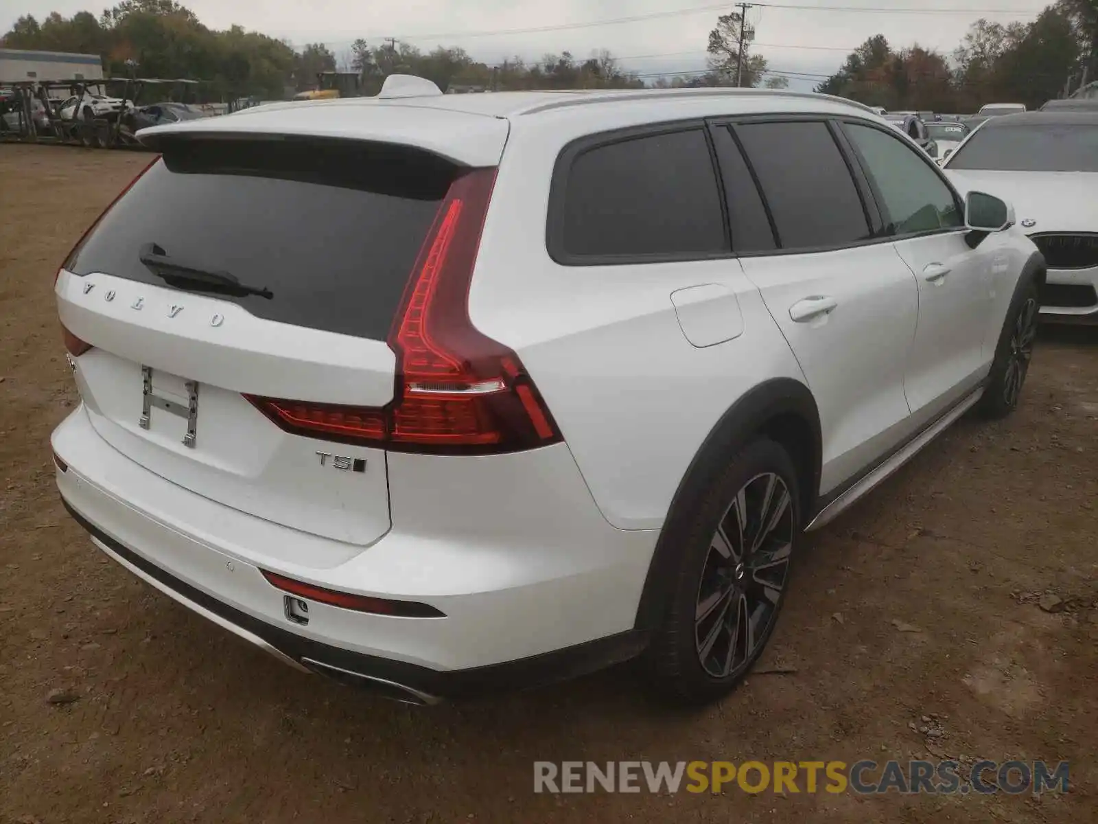 4 Photograph of a damaged car YV4102WK2M1065325 VOLVO V60 2021