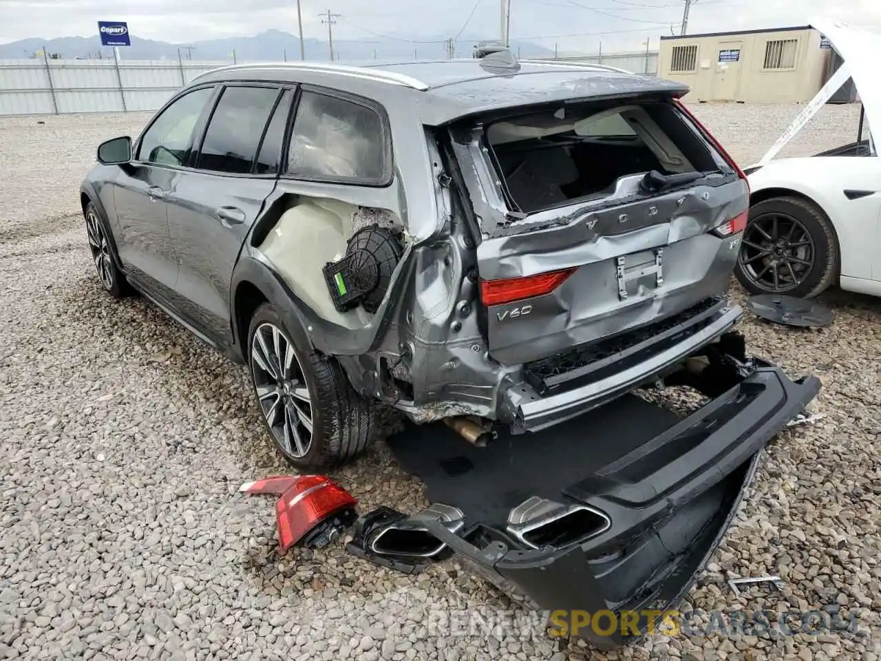 3 Photograph of a damaged car YV4102WK3M1065947 VOLVO V60 2021