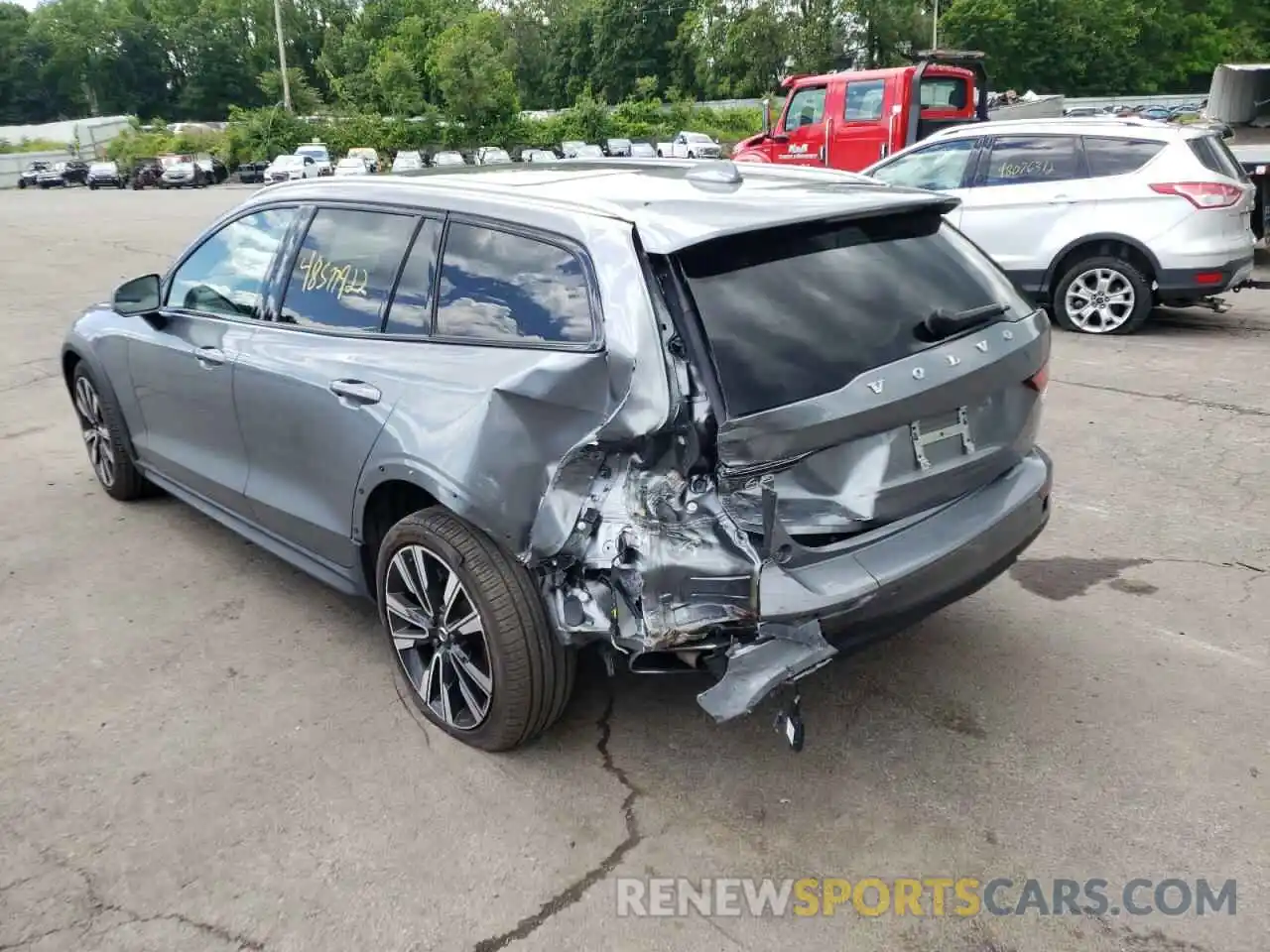 3 Photograph of a damaged car YV4102WK7M1071380 VOLVO V60 2021