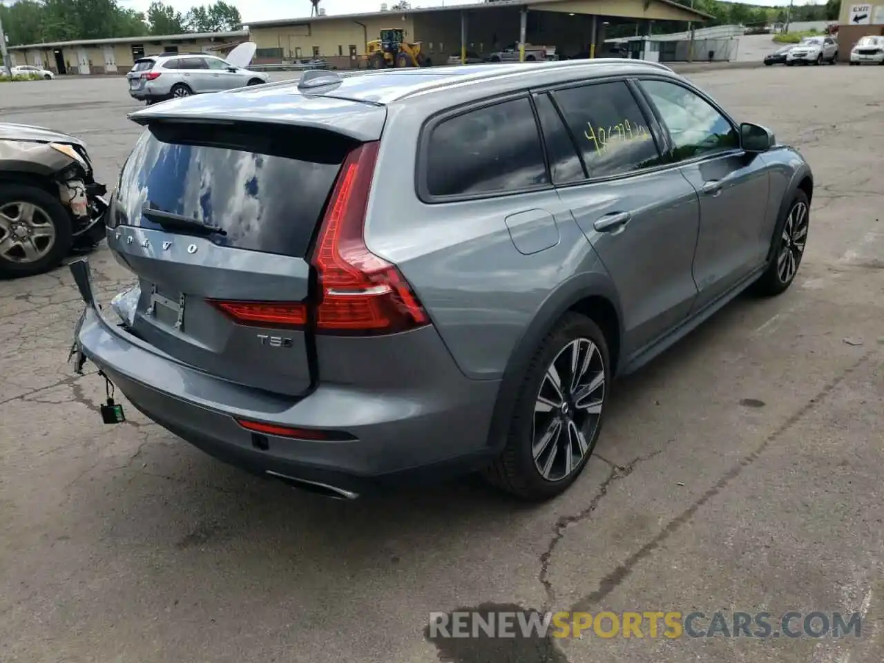 4 Photograph of a damaged car YV4102WK7M1071380 VOLVO V60 2021