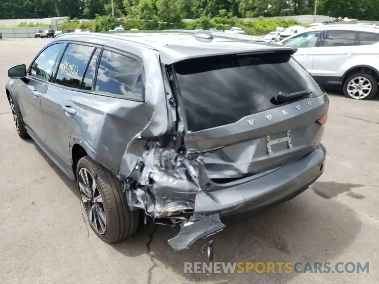 9 Photograph of a damaged car YV4102WK7M1071380 VOLVO V60 2021