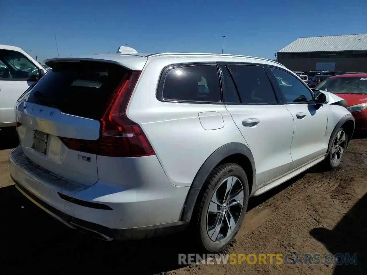 3 Photograph of a damaged car YV4102WKXM1069073 VOLVO V60 2021