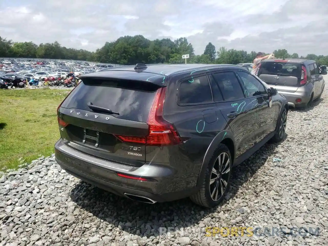 4 Photograph of a damaged car YV4102WK0N1087048 VOLVO V60 2022