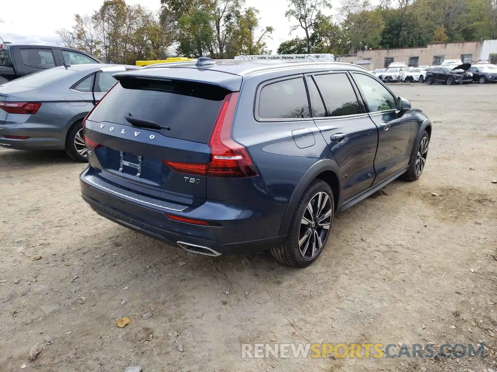 4 Photograph of a damaged car YV4102WK1N1086667 VOLVO V60 2022