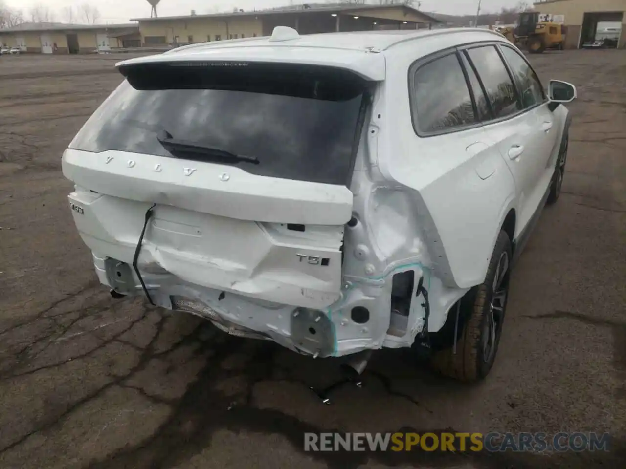 4 Photograph of a damaged car YV4102WK4N2089993 VOLVO V60 2022