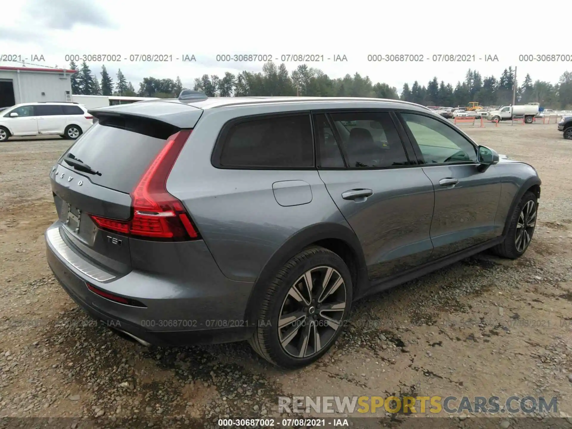 4 Photograph of a damaged car YV4102WK0L1031639 VOLVO V60 CROSS COUNTRY 2020