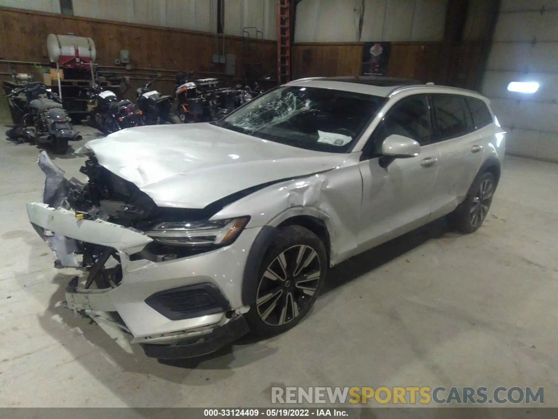 2 Photograph of a damaged car YV4102WK0L1031978 VOLVO V60 CROSS COUNTRY 2020