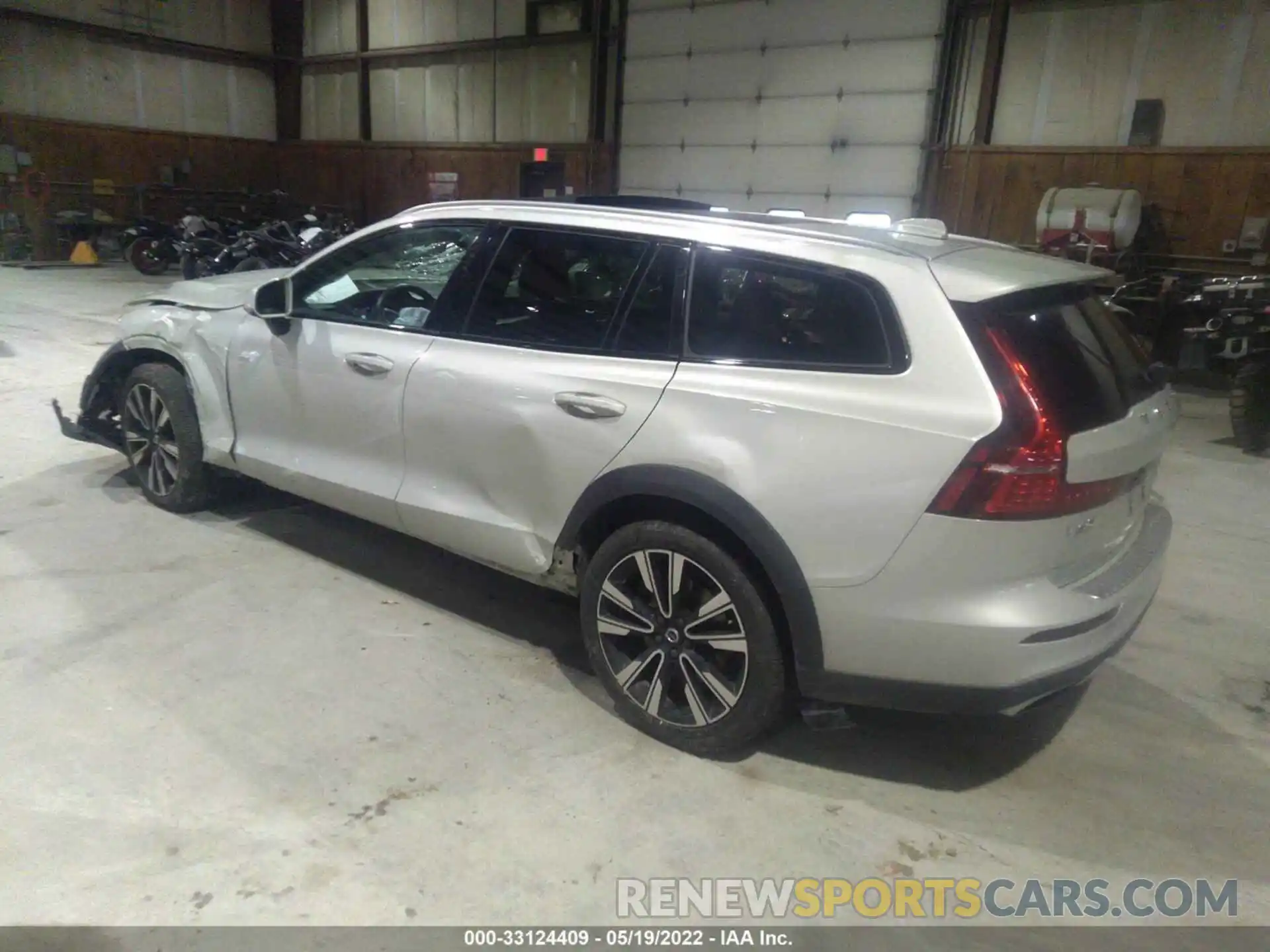 3 Photograph of a damaged car YV4102WK0L1031978 VOLVO V60 CROSS COUNTRY 2020