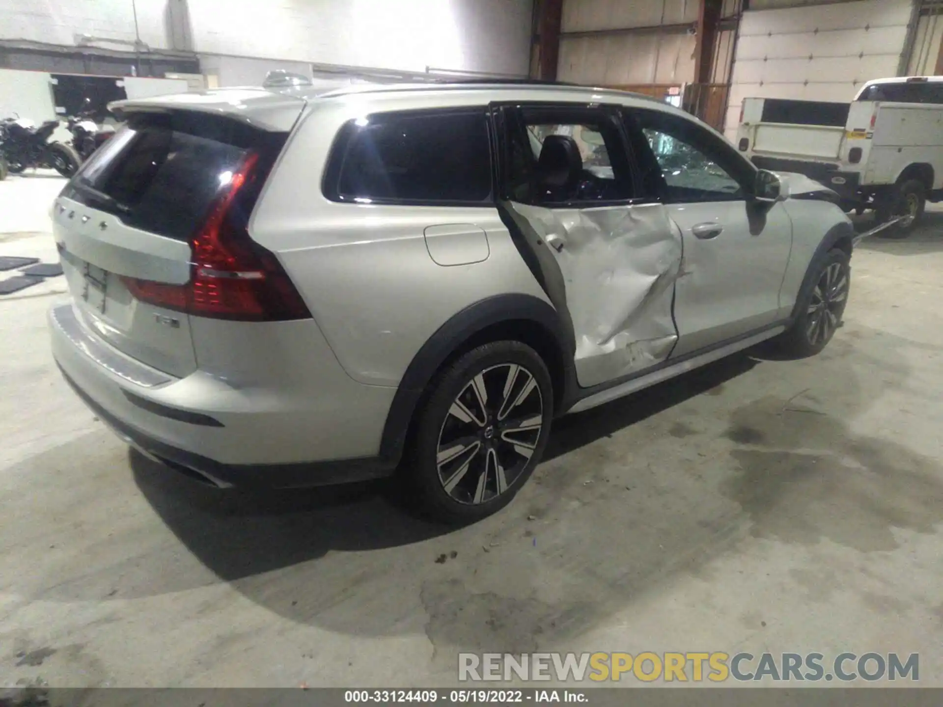 4 Photograph of a damaged car YV4102WK0L1031978 VOLVO V60 CROSS COUNTRY 2020