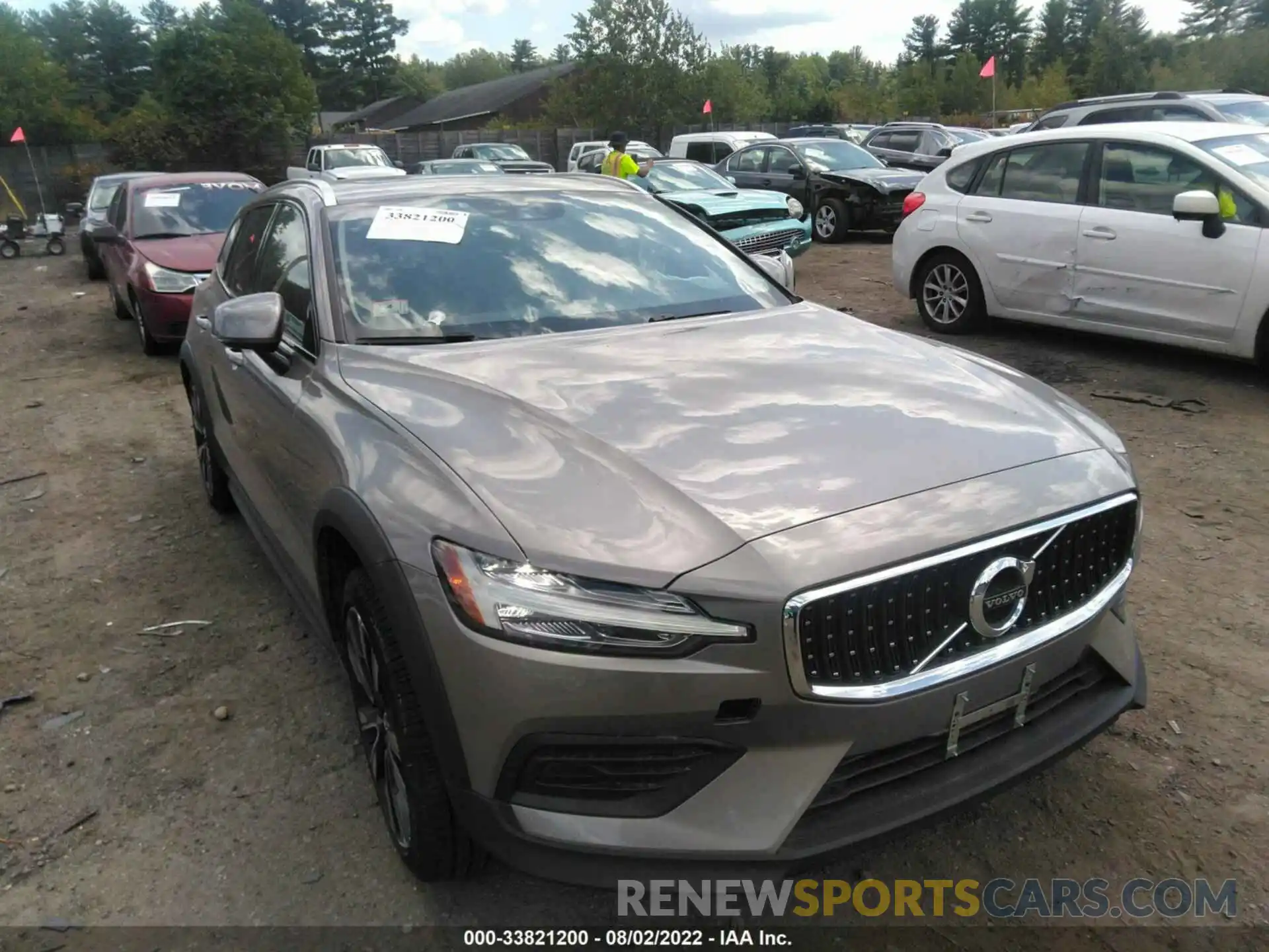 1 Photograph of a damaged car YV4102WK1L1036669 VOLVO V60 CROSS COUNTRY 2020