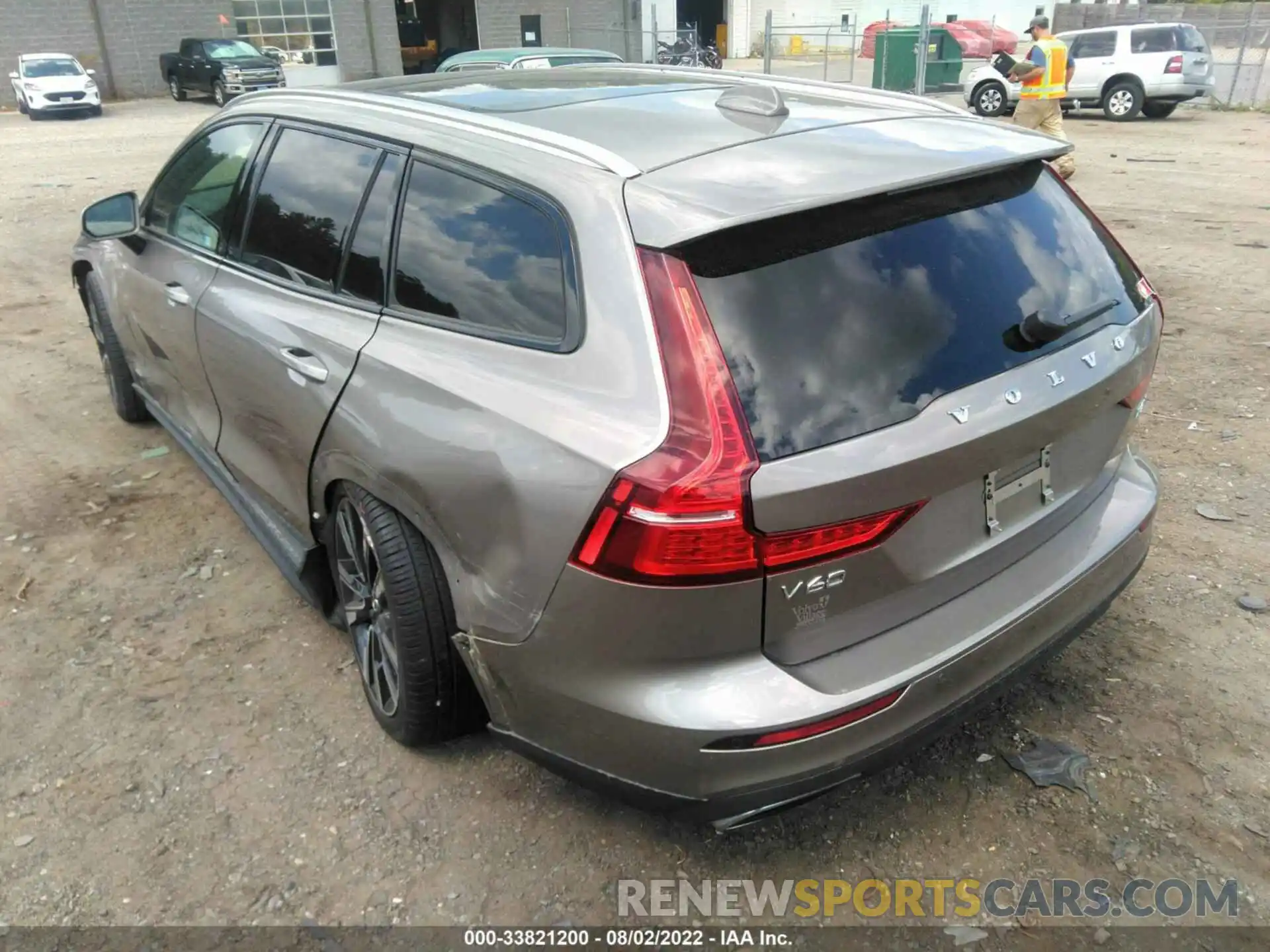 3 Photograph of a damaged car YV4102WK1L1036669 VOLVO V60 CROSS COUNTRY 2020