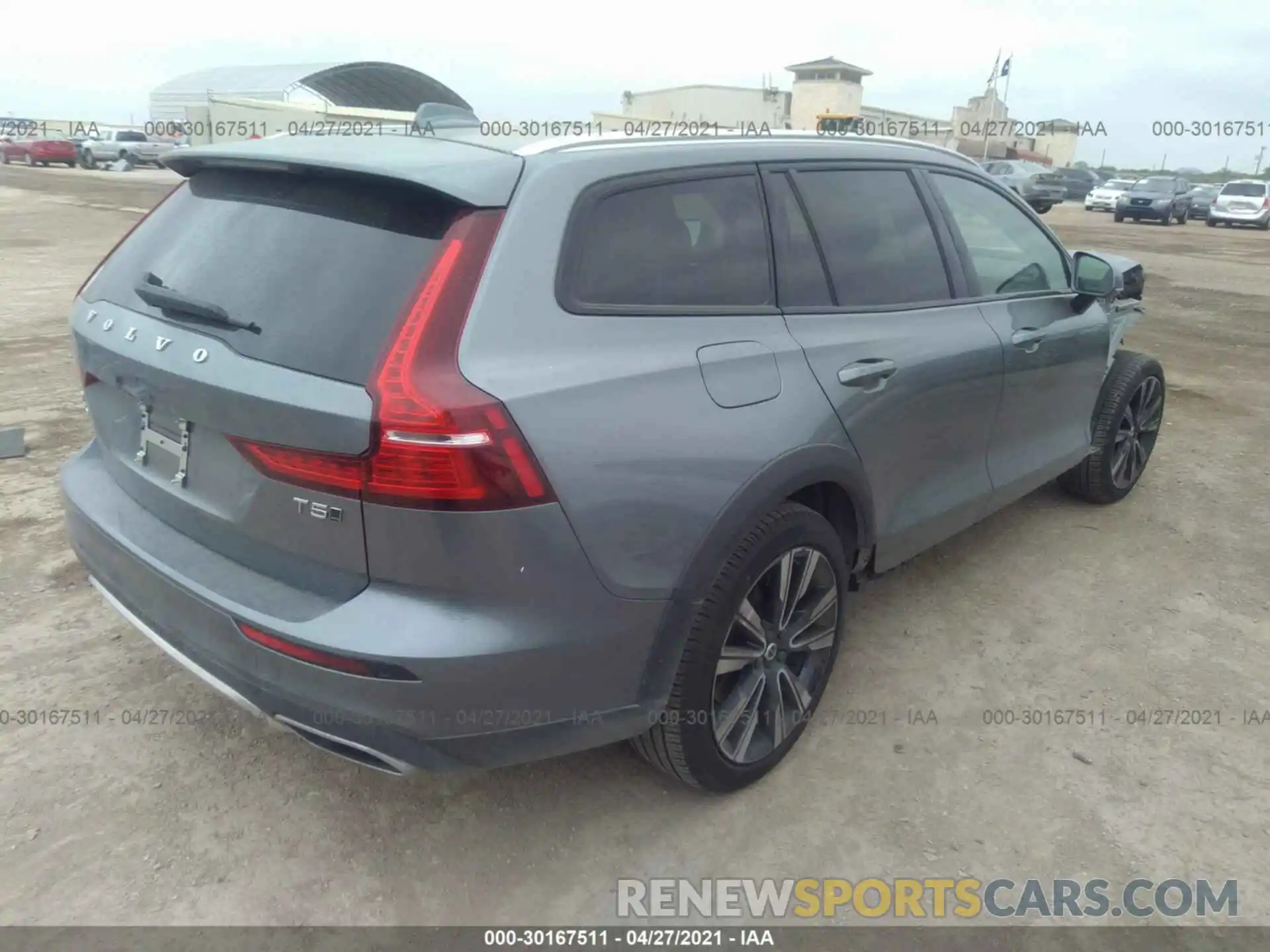 4 Photograph of a damaged car YV4102WK1L1042830 VOLVO V60 CROSS COUNTRY 2020