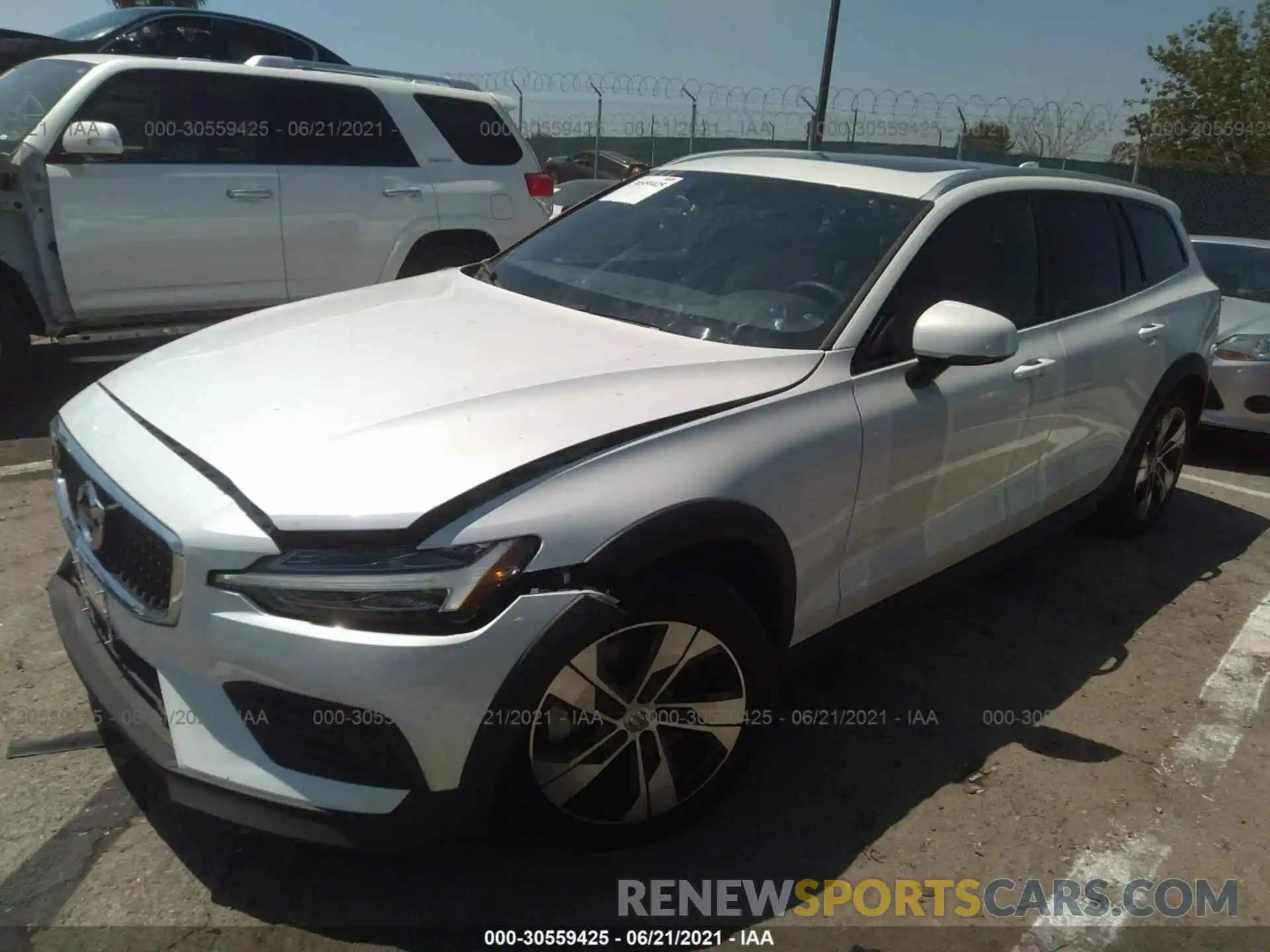 2 Photograph of a damaged car YV4102WK1L1045470 VOLVO V60 CROSS COUNTRY 2020