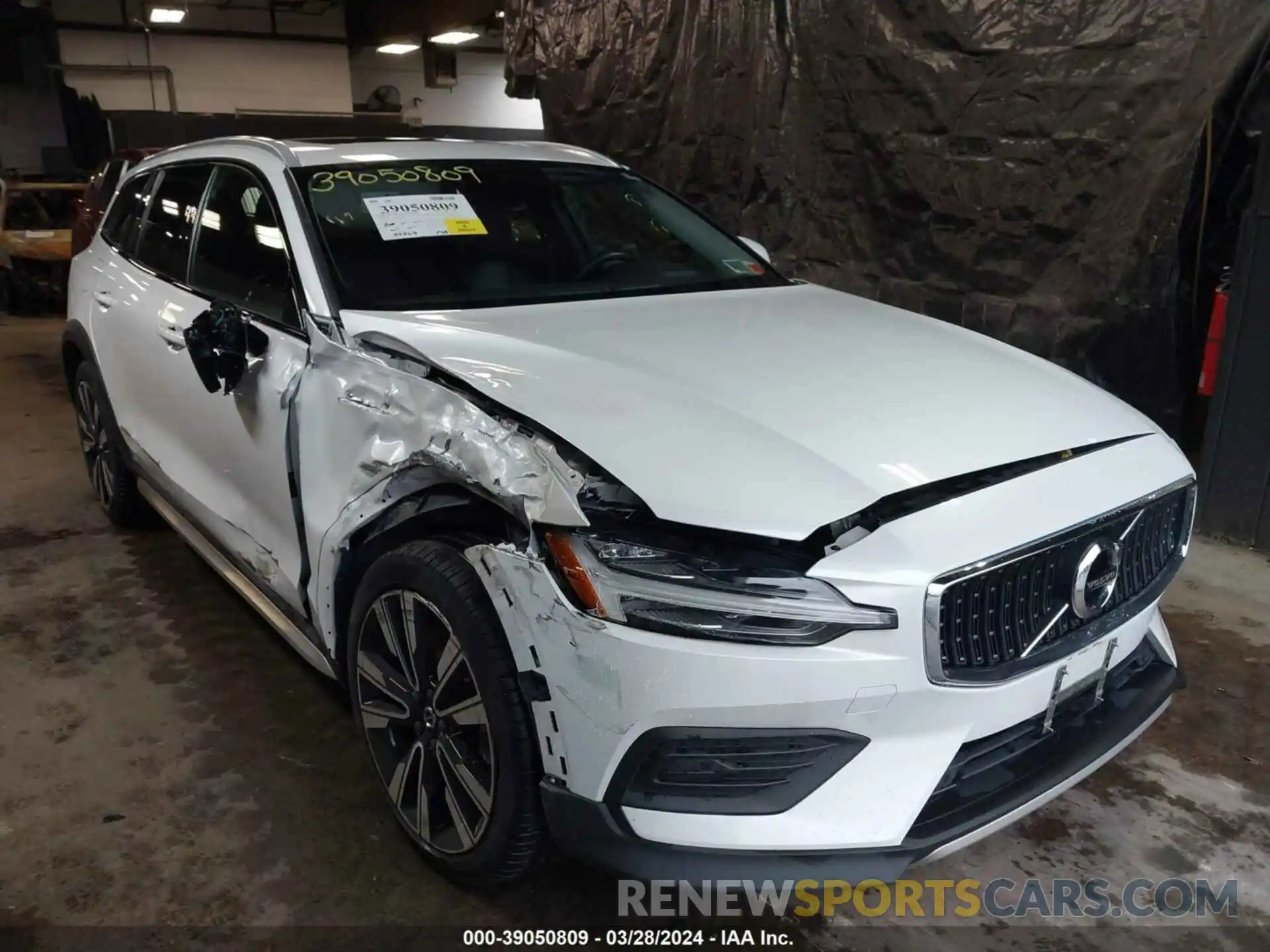 1 Photograph of a damaged car YV4102WK2L1045428 VOLVO V60 CROSS COUNTRY 2020